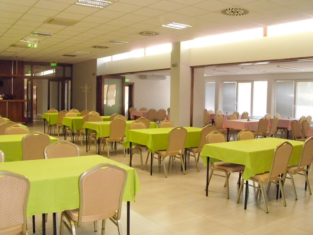 Guest House Mladost Presov Ngoại thất bức ảnh